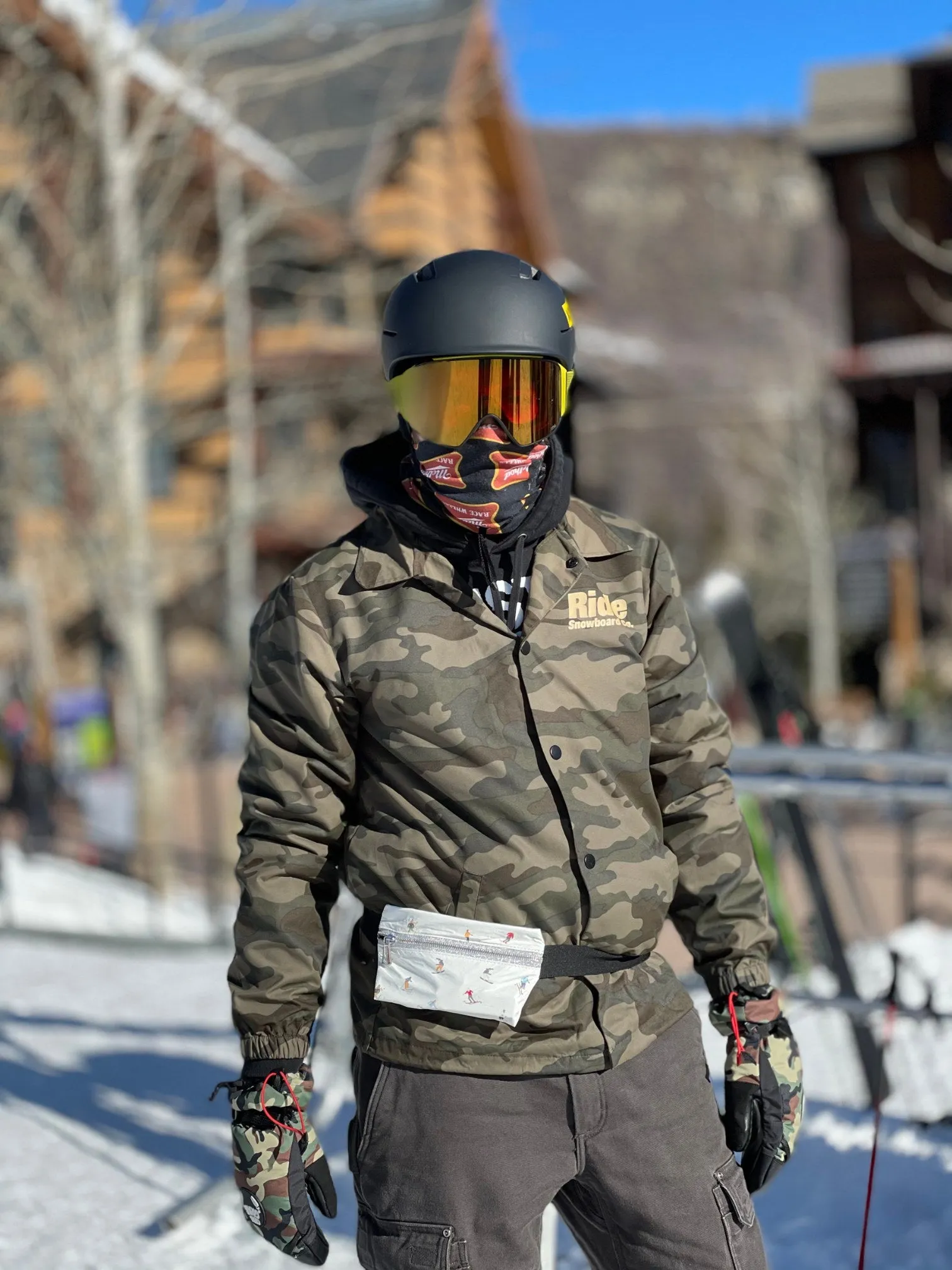 Lay Flat Fanny Pack with Dancing Skiers